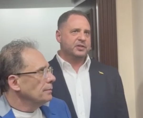 У 2019 Єрмак розповідав мені, що вони хочуть побороти корупцію, а потім його брат просив $10 тис. за зустріч - Червінський
