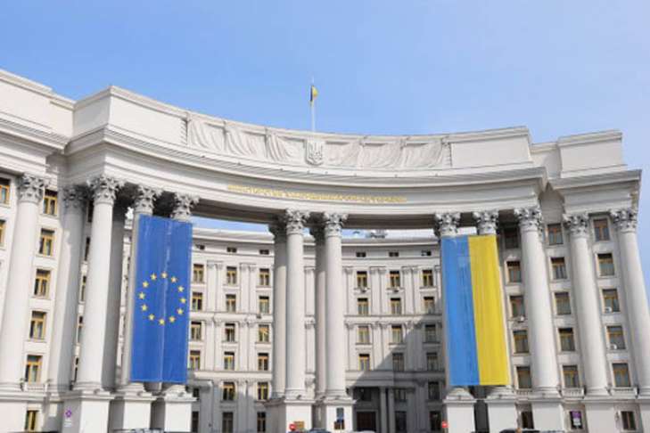 МЗС України закликає партнерів відреагувати на вбивства мирних жителів та гуманітарних працівників