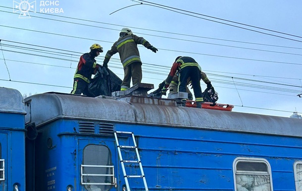 На железной дороге в Киеве погиб подросток