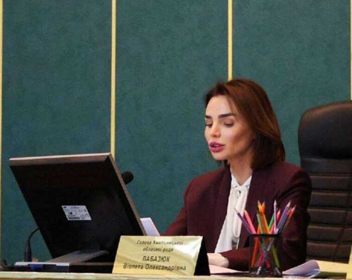 Голова Хмельницької облради Віолета Лабазюк задекларувала пів мільйона доходу, тоді як її чоловік контролює 54 компанії