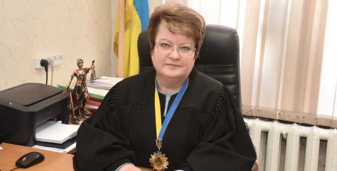 Сотні тисяч гривень замість звільнення: сумнівна суддя Людмила Шереметьєва пішла у відставку й уникла кваліфікаційного оцінювання