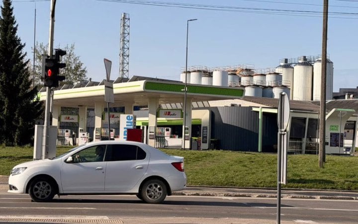 Ціни на бензин А-95 в Україні оновили рекорд: причини зростання – Підозра