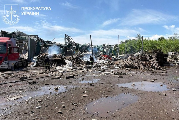 Рашисти атакували ракетами Дергачі на Харківщині. Загинули двоє людей, 22 поранені