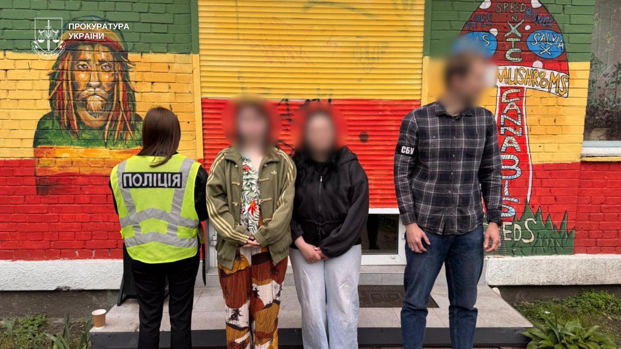 У столиці викрили продаж вейпів і цукерок з канабіноїдами: підозри отримали 8 людей