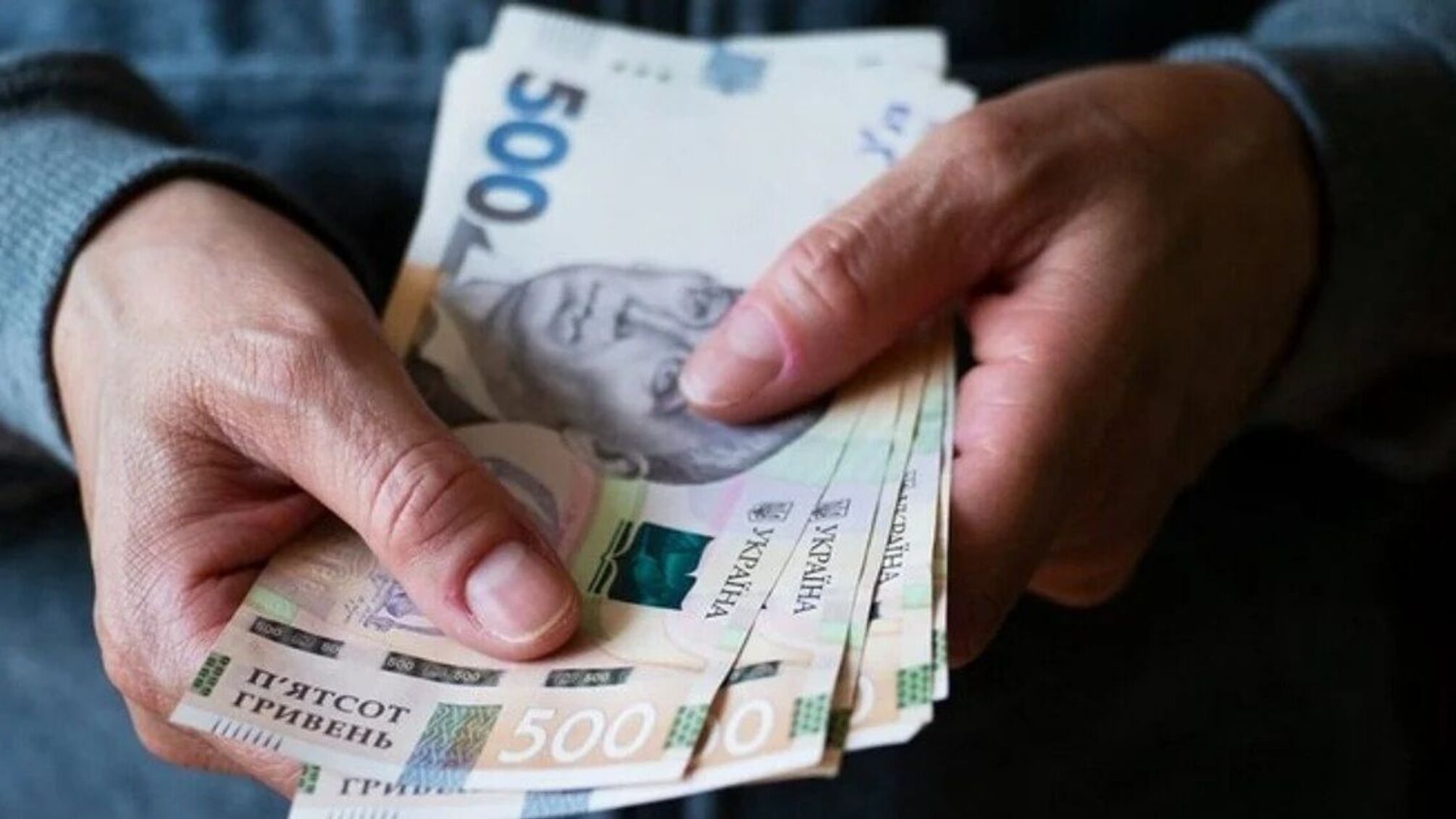 Пенсіонери за кордоном можуть втратити виплати: що потрібно зробити до кінця року