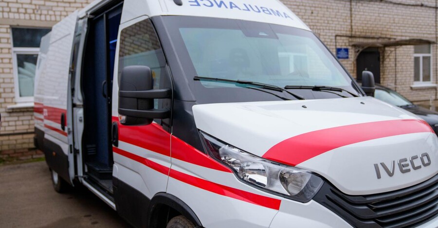 Війська РФ завдали удару по АЗС у Чорнобаївці - загинула жінка, щонайменше 7 людей поранено