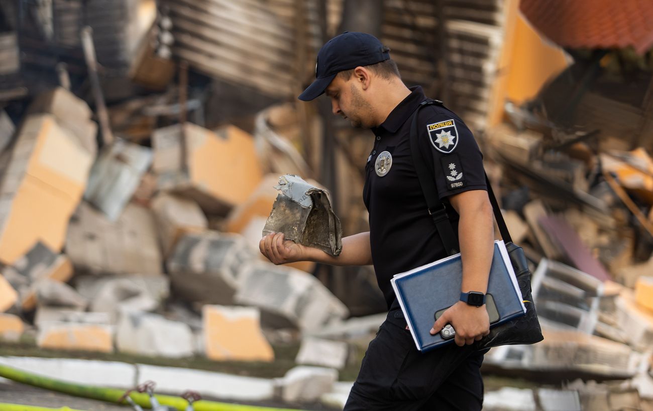Рятувальникам і поліцейським підвищать зарплати: скільки платитимуть