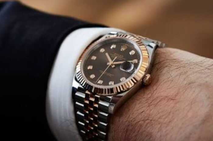 Rolex за 660 тисяч і пів мільйона доларів готівкою: що задекларував кандидат до «Харківенергозбуту» Артем Глазунов