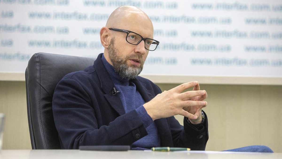 Яценюк виступив проти "зіркопаду орденів"