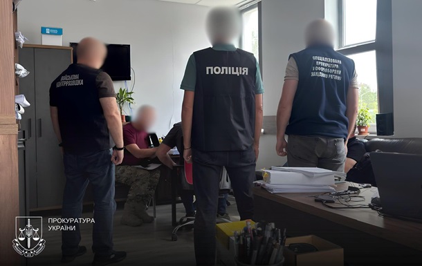 Екскомбрига підозрюють у нарахуванні 80 млн незаконних "бойових"