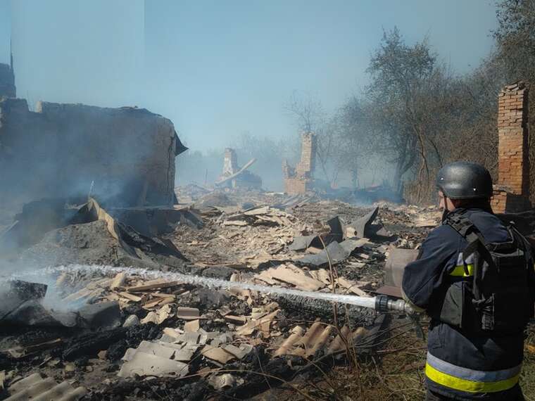 Понад 10 обстрілів за ніч: Росія масовано атакувала три райони Дніпропетровської області