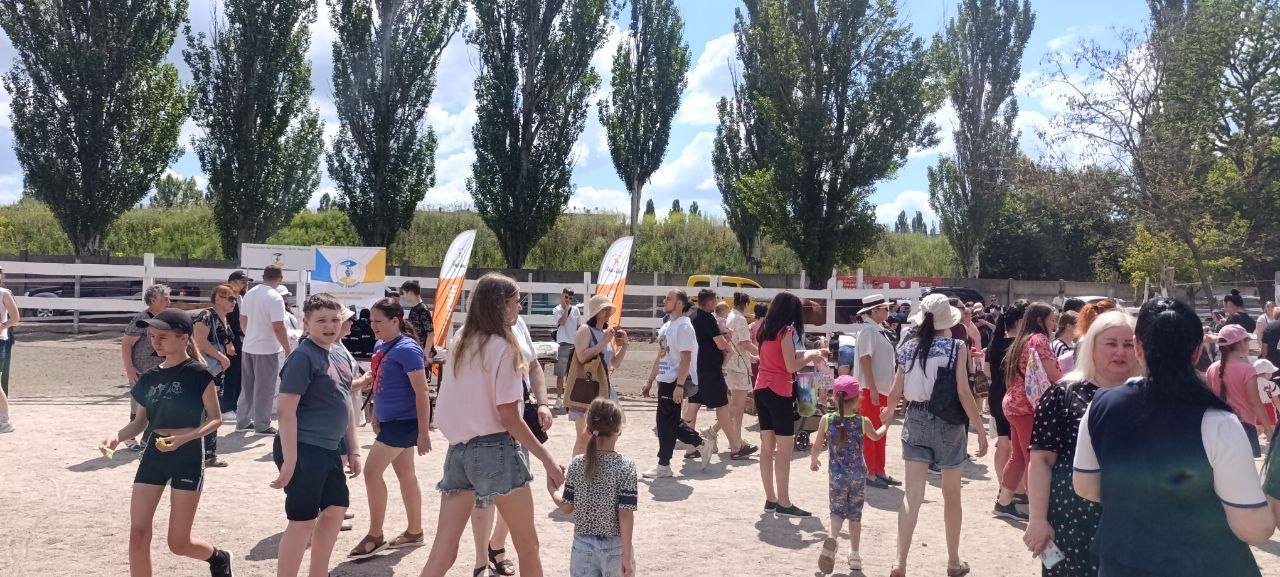 На Кіровоградщині  команда ГО «ВПО Україна» долучилася до свята для родин переселенців, присвяченому Дню батька та Всесвітньому дню біженця в центрі «Hippos»