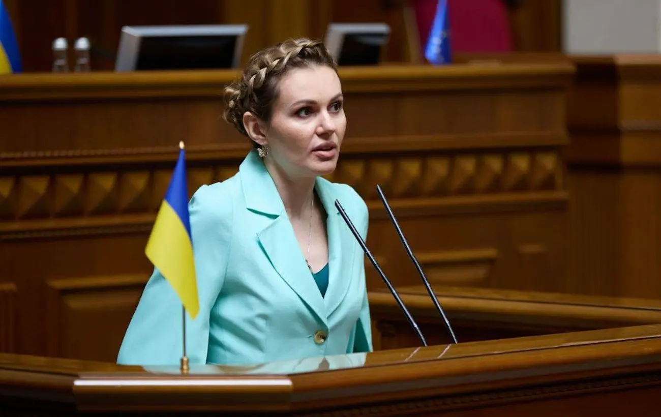 Суд відпустив за кордон, але комфорту немає: депутатка Скороход поскаржилася виборцям на закриті українські аеропорти