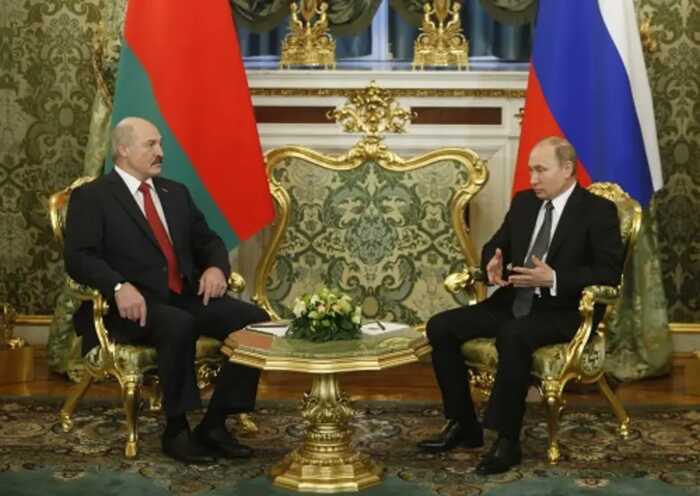 Самопроголошений президент Лукашенко негайно вирушив до Москви, щоб зустрітися з Путіним