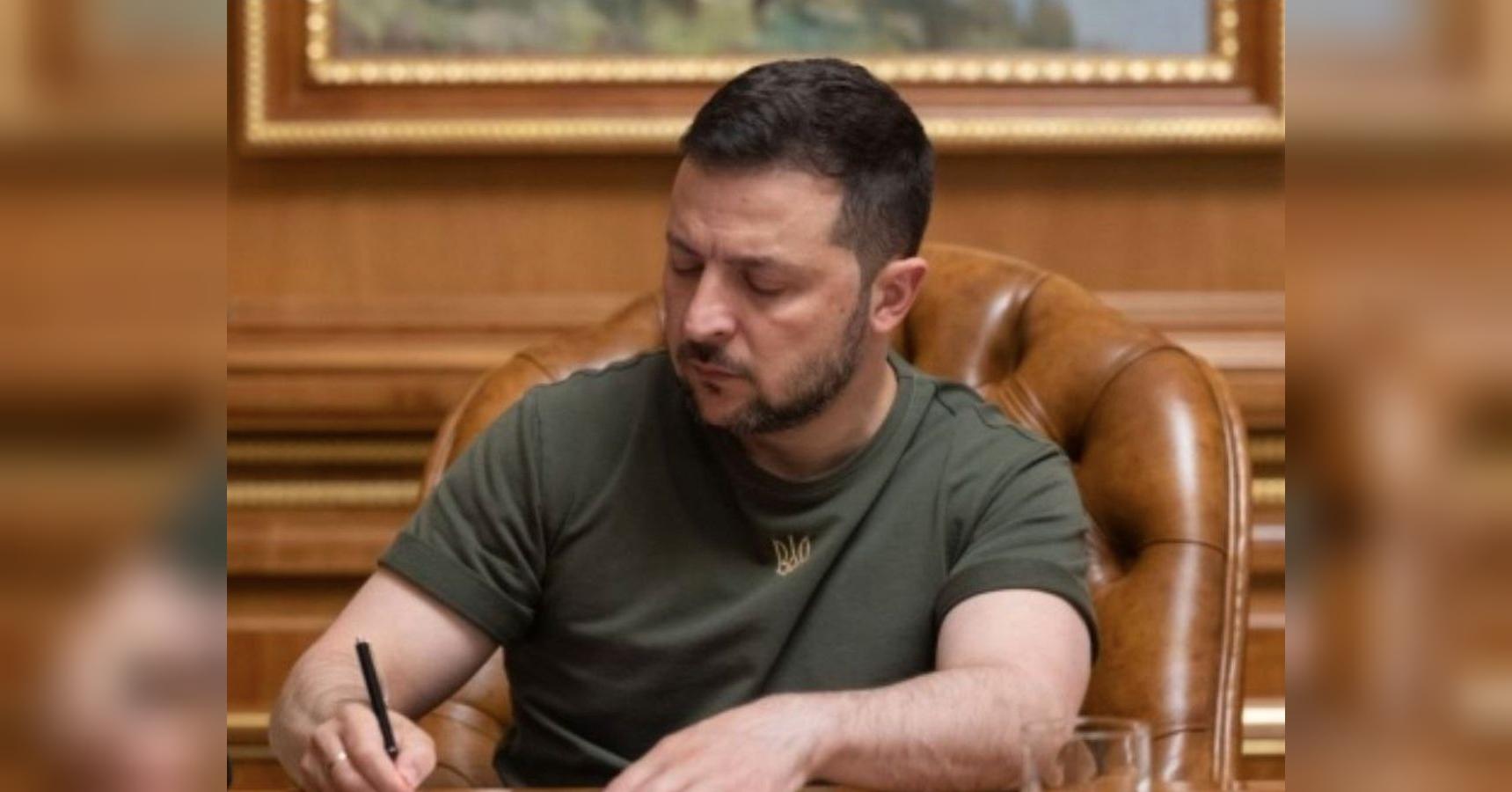 Майже усім посмертно: Зеленський присвоїв Героя дев’ятьом захисникам
