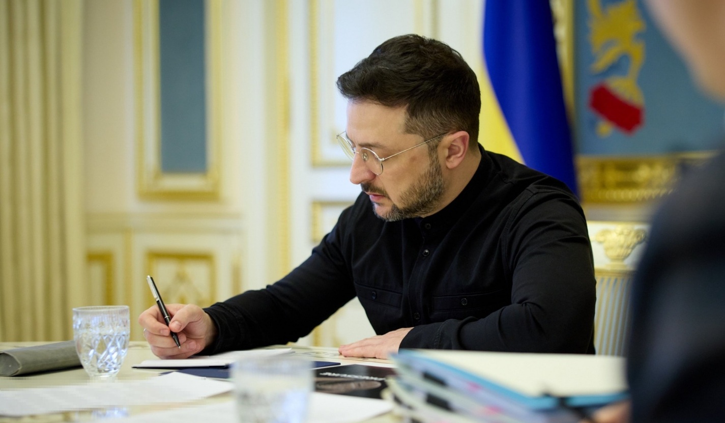 Зеленський присвоїв звання Героя України дев’ятьом військовим та поліцейським, вісьмом із них – посмертно – Центр журналістських розслідувань