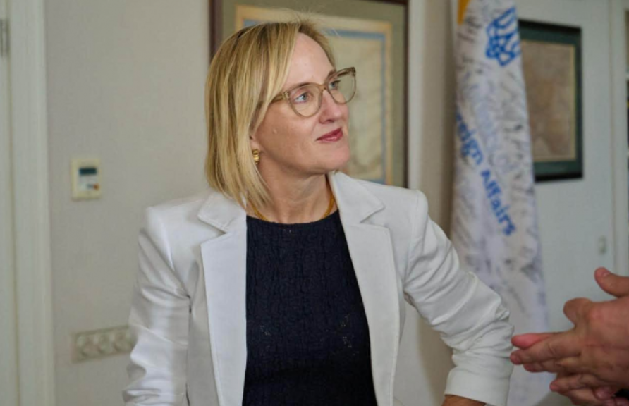Тимчасова повірена у справах США Джулі Девіс завершила дипмісію в Україні – Центр журналістських розслідувань