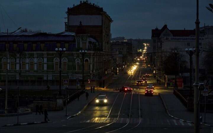 Київ повертається до життя: на Лівому березі вже з водою, понад 3000 будинків на Правому ще чекають на тепло