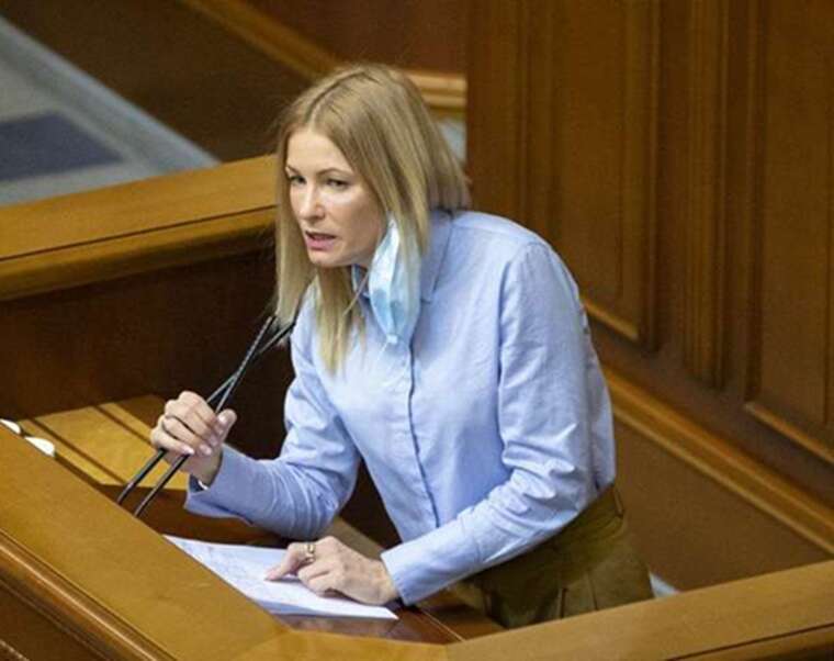 Депутатка Юлія Гришина засвітила сережки за 56 тисяч гривень