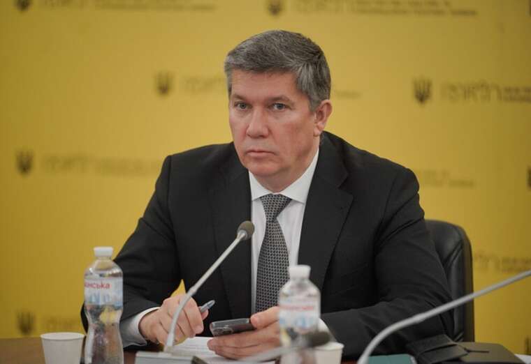 Справа про переправлення через кордон: ексголові Мінкульту Карандєєву обрали запобіжний захід