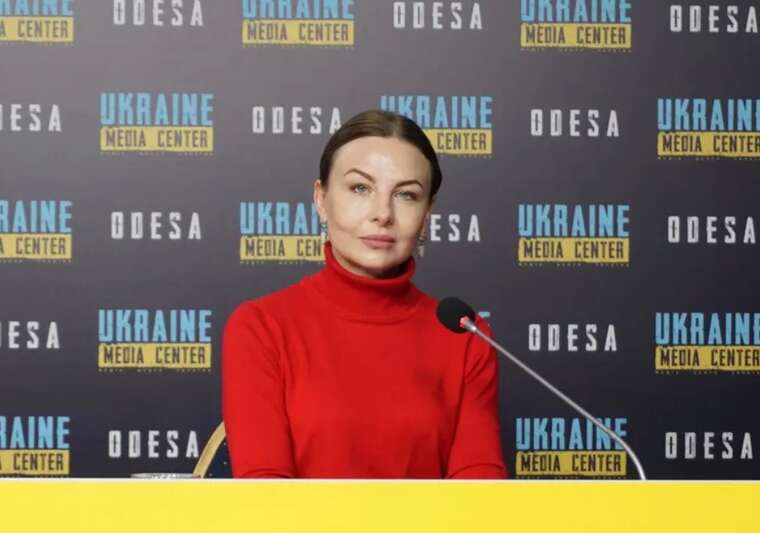 Депутатка Квасницька ухилилася від відповіді про рожевий Porsche під час звіту в Одесі
