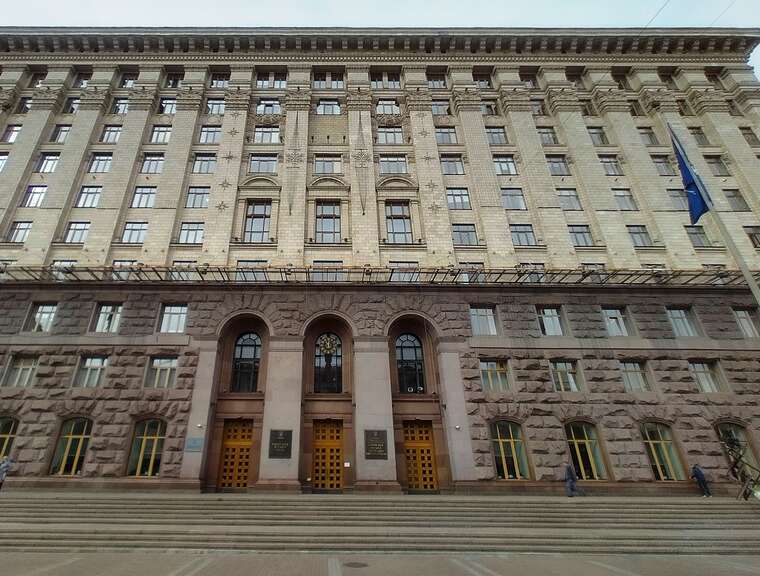 Мільярди на «потрібних» постачальниках: як у КМДА налагодили схему завищення цін на медичні закупівлі в 3–5 разів