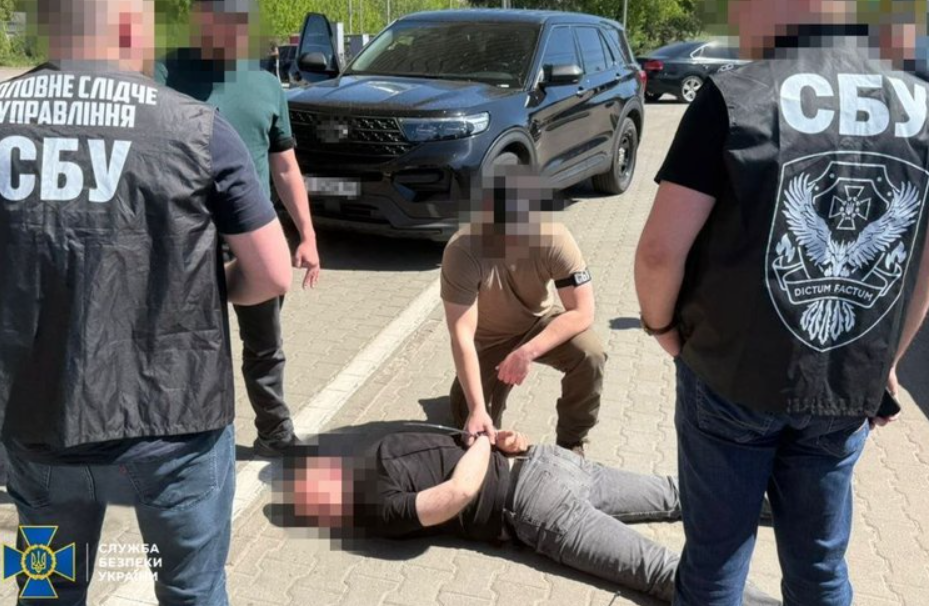 Керівника Житомирського обласного ТЦК затримали за вимагання хабарів у підприємців за «непризов» працівників