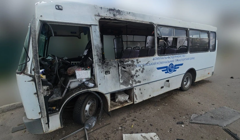 Війська РФ атакували другий за день автобус у Херсоні