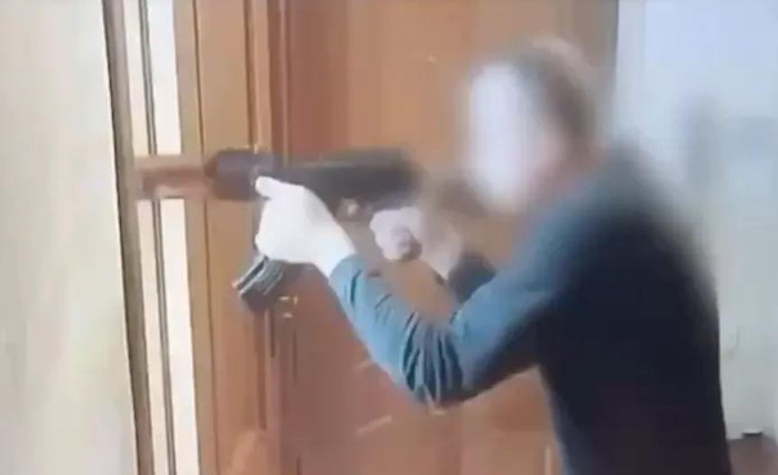 Розстріл людей у Києві: прокуратура показала відео з телефону стрільця
