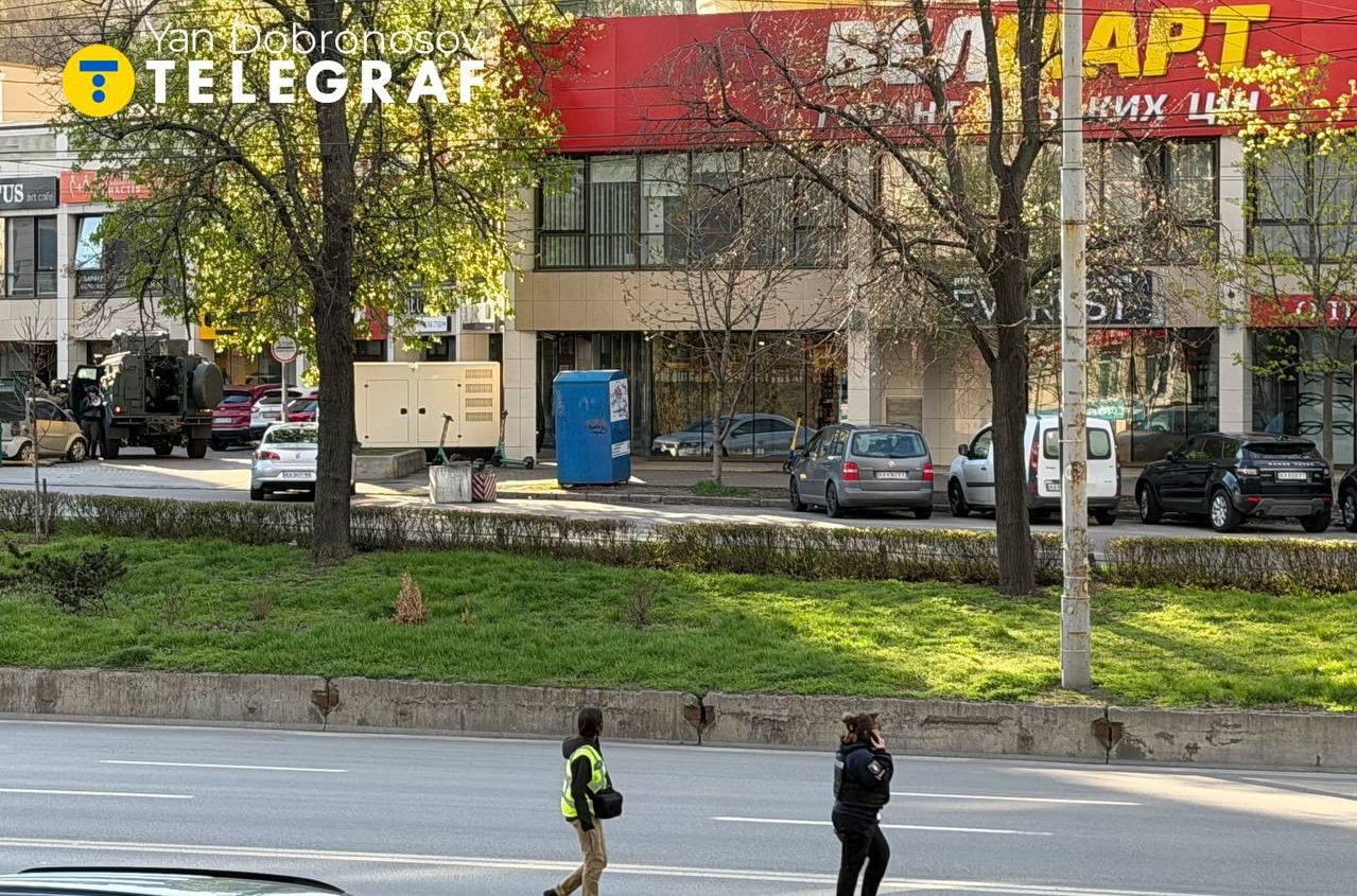 У Києві чоловік стріляв по людях, вбив п’ятьох та поранив 15 людей. Його ліквідувала поліція