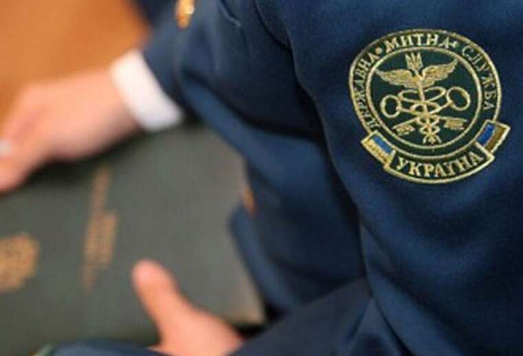 "Зачарована митниця": Чому корупційні вертикалі постійно викривають у податковій, але не на митниці?