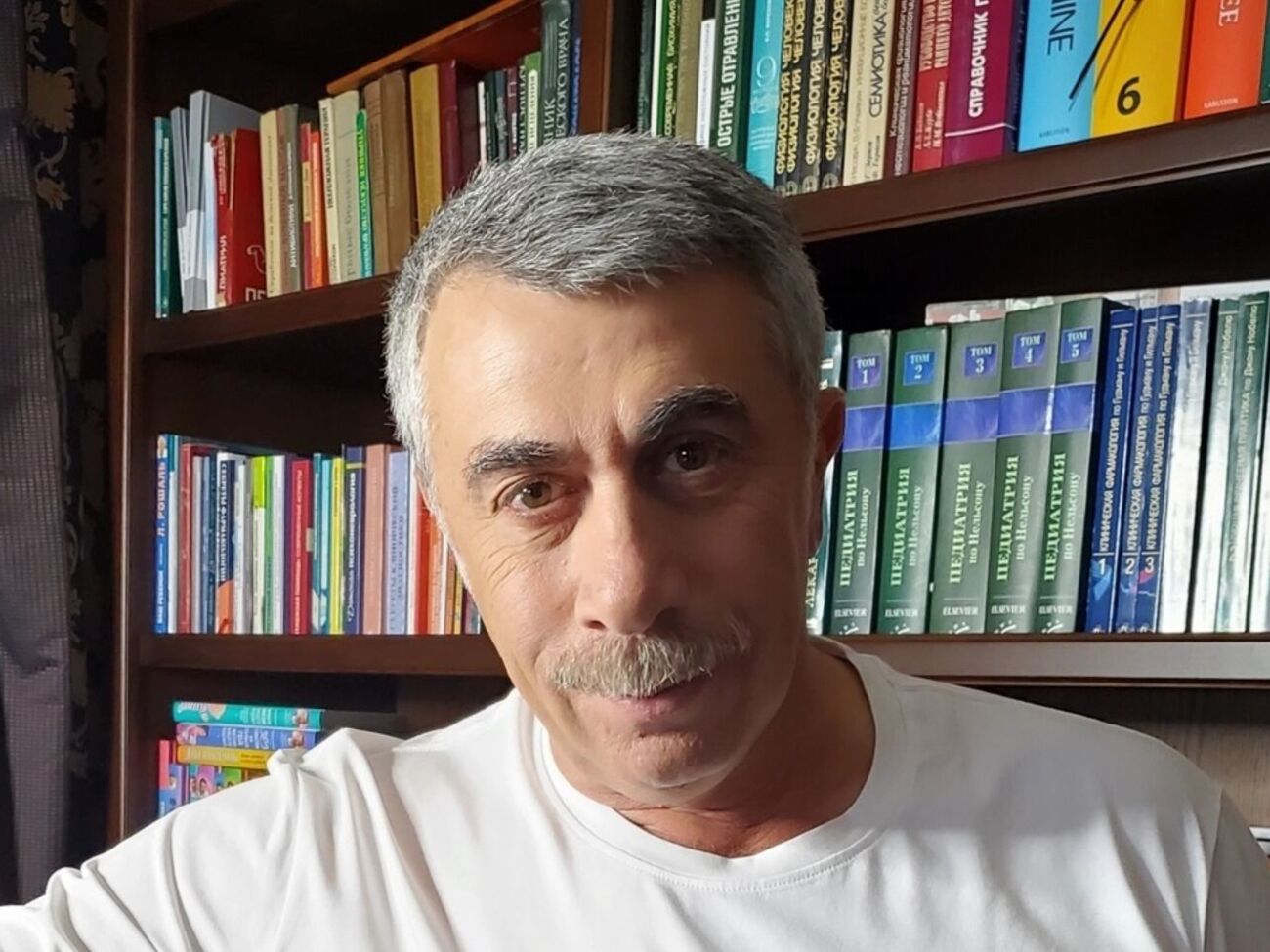 Live Строк життя Путіна, епідемія після війни, секрет Гордона. Стрим Бацман із Комаровським. Відео