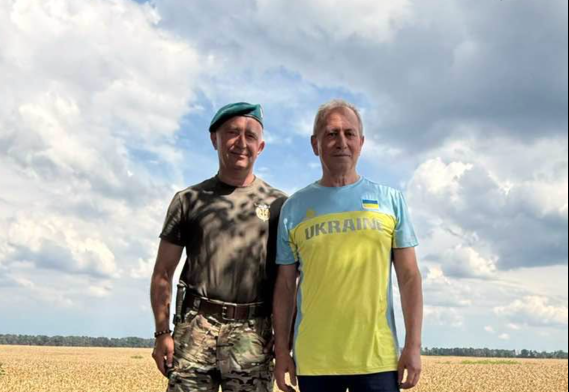 Микола Томенко передав партію універсальних батарей морпіхам на Південь та закликав українців до щоденного звіту перед собою