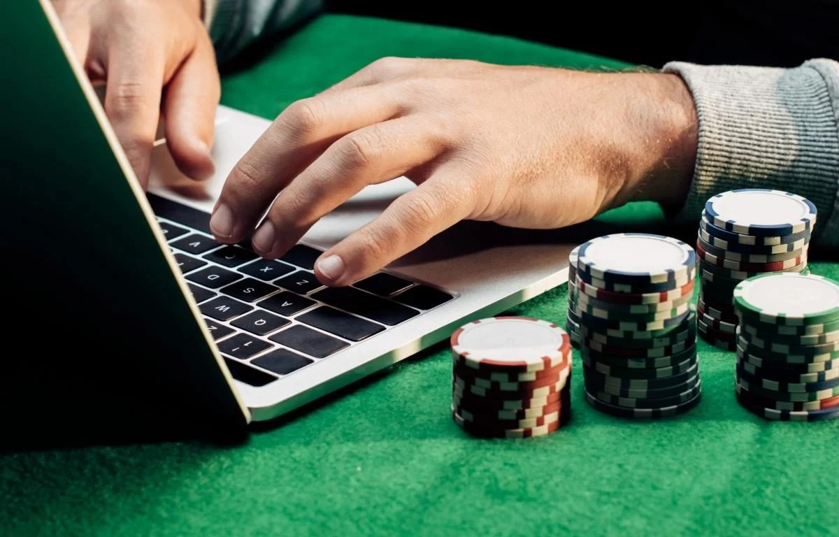 Яків Фінкельштейн може залишатися пов'язаним з екосистемою Slots City: журналісти звернули увагу на деталі
