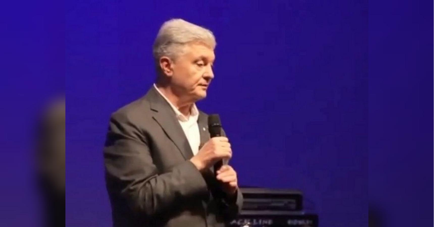 Порошенко вкладає кошти в іноземні компанії, а податки платить за кордоном, — ЗМІ