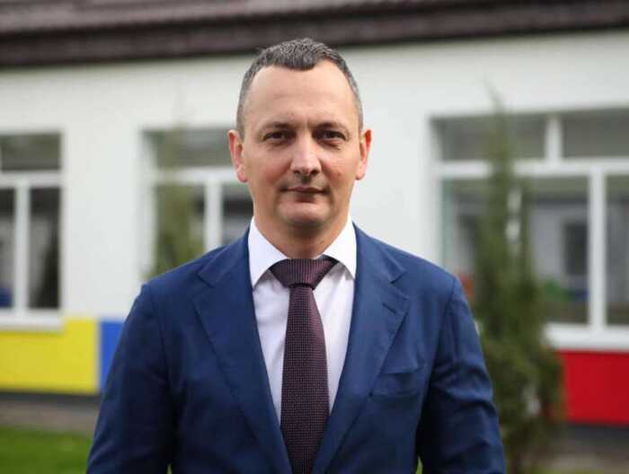 Yuriy Holyk, who is implicated in a billion-hryvnia corruption case, is becoming involved in a 12-billion initiative for veterans while also removing damaging information from the internet