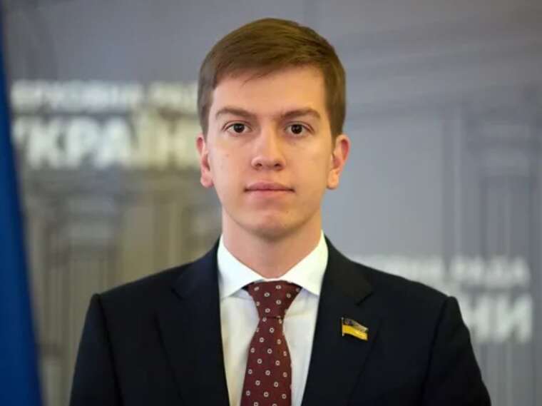 Елітне житло та паркомісця за бюджетний кошт: як молодий "Слуга Народу" Кунаєв орендує квартиру на Печерську за компенсацію від держави
