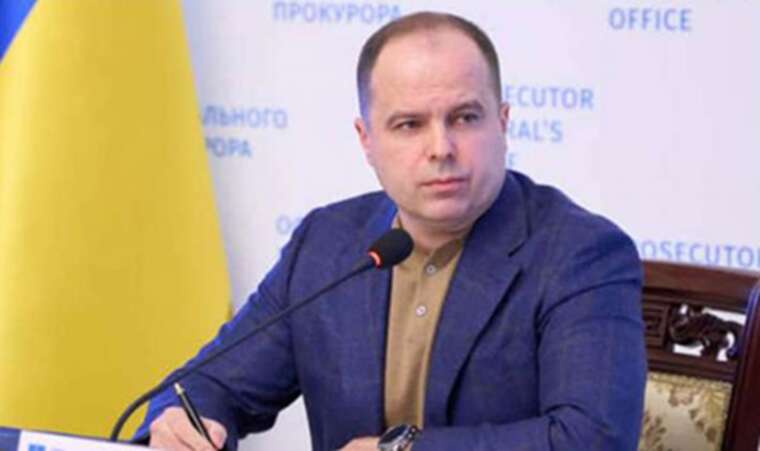 Як живе родина заступника генпрокурора Мустеци: «крузак» із мільйоном доларів