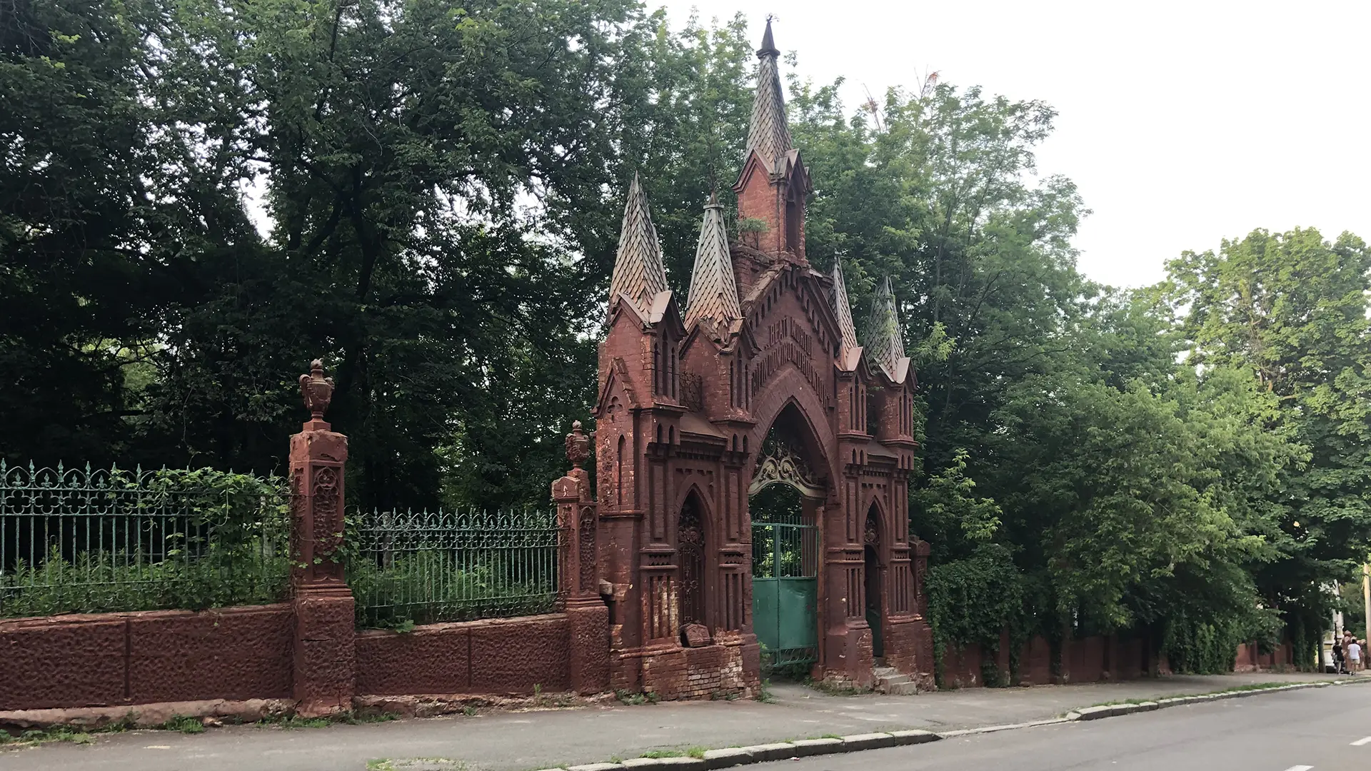 Ремонт огорожі на Байковому кладовищі обійдеться у понад 46 млн гривень