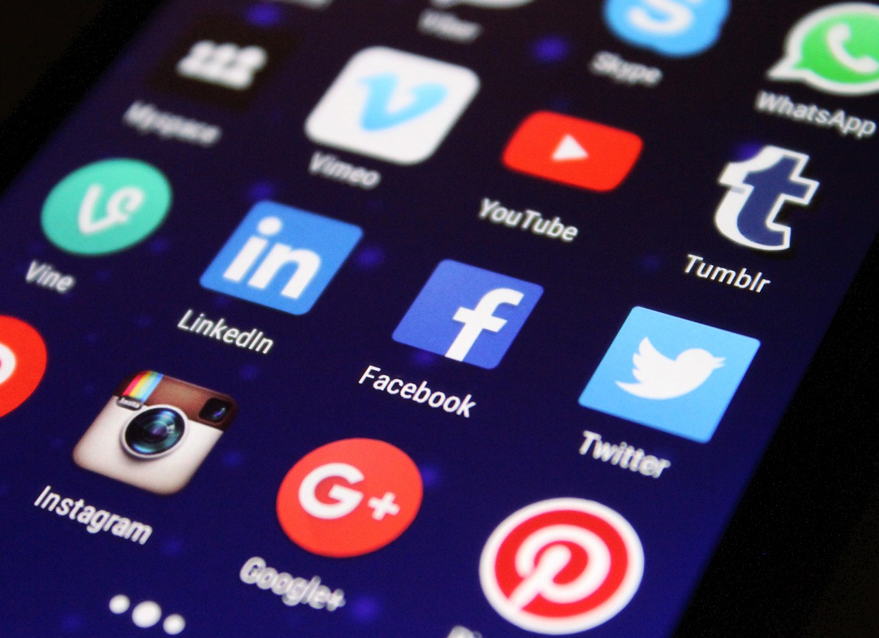 В Україні можуть обмежити TikTok та Instagram для дітей