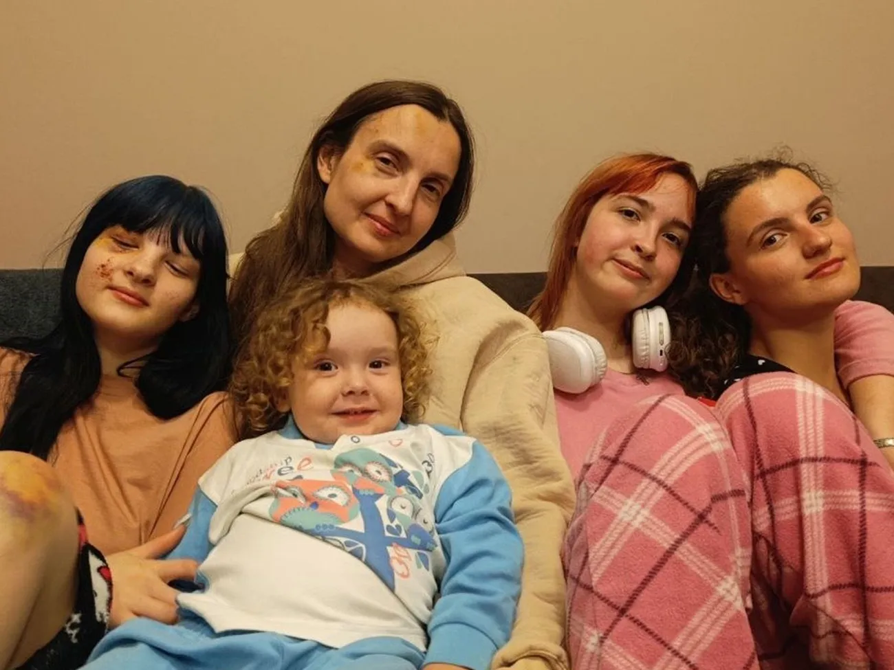 Історія киянки, чий дім зруйнували росіяни, увійшла до музею "Голоси Мирних" Фонду Ріната Ахметова