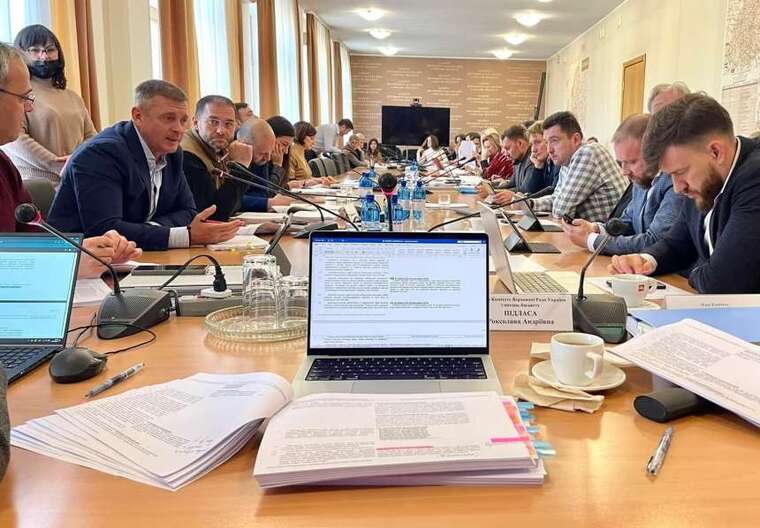 Прокурорам можуть різко підвищити зарплати, - Железняк