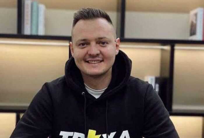 Максим Лавриненко, який ухиляється від служби та є адміністратором «Трухи», після вручення повістки не прибув на військово-лікарську комісію в Харкові