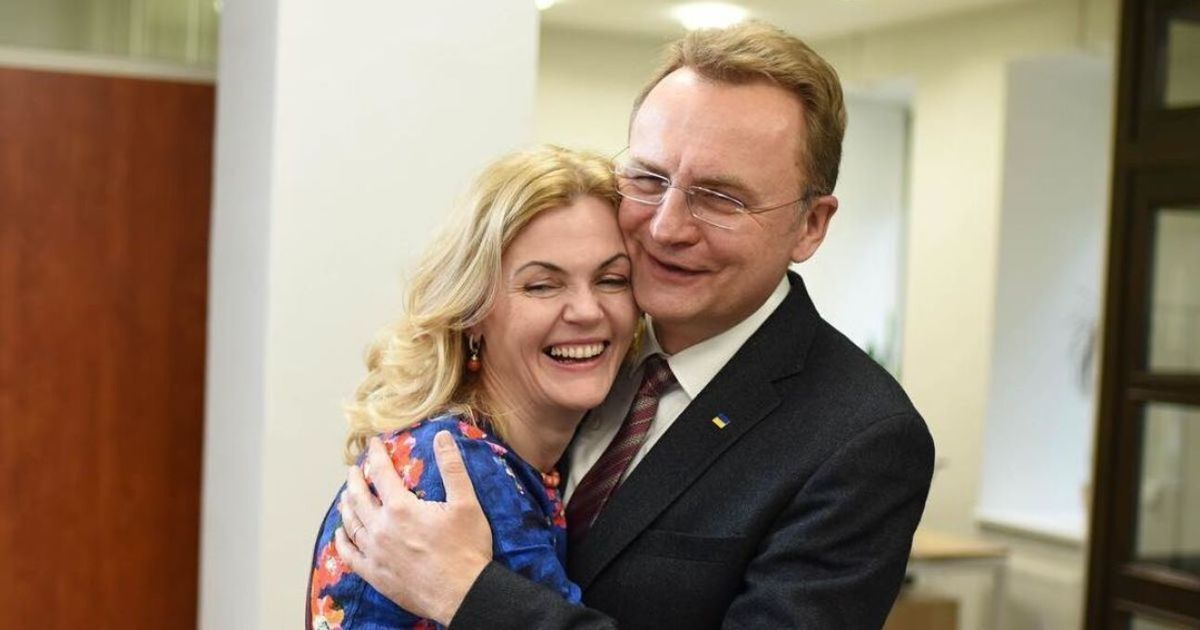 Andriy Sadovyi congratulated his wife on their 25-th wedding anniversary and shared a rare photo together
