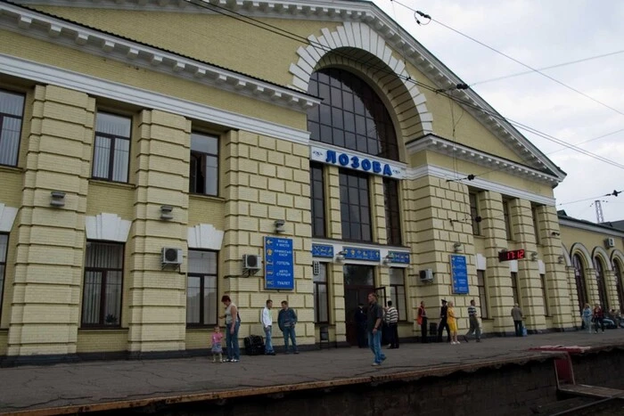 Russia attacked the railway station in Lozova: there are fatalities