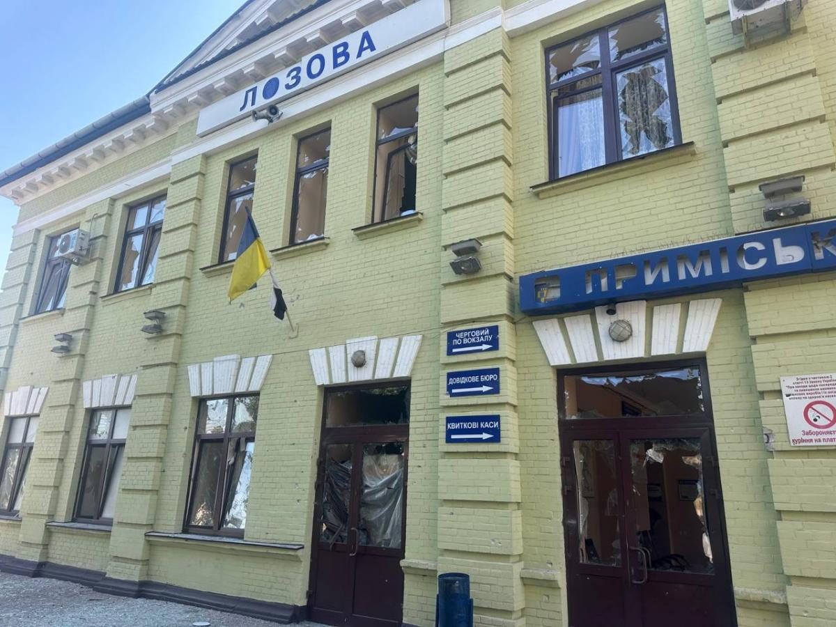 Russia struck a railway station in Lozova: there are victims