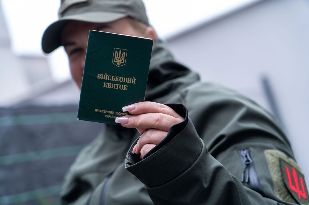 Однакові правила мобілізації: українці пропонують призивати жінок, які не мають дітей