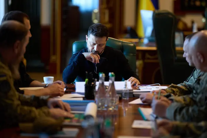 Зеленський обговорив з військовим командуванням кадрові пропозиції