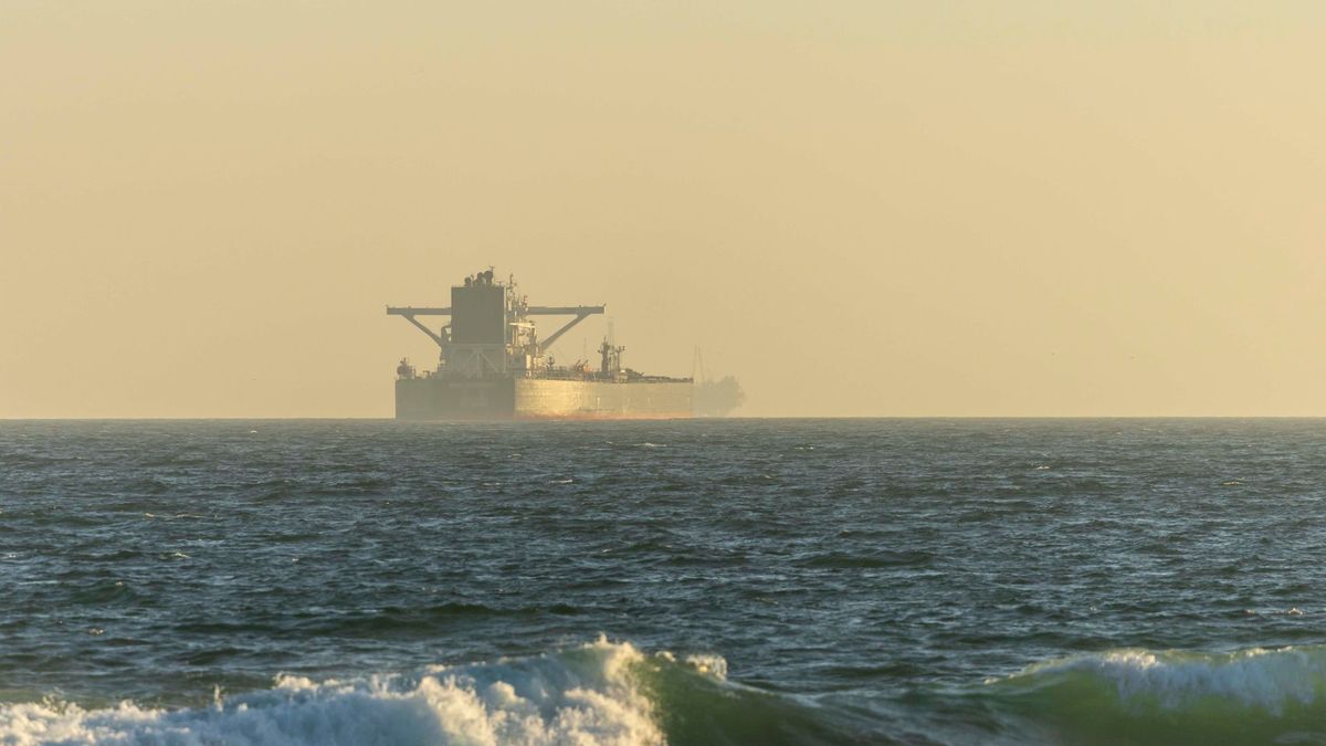 Russian Oil Spill Near Oman: Slick Covers Hundreds of Square Kilometers