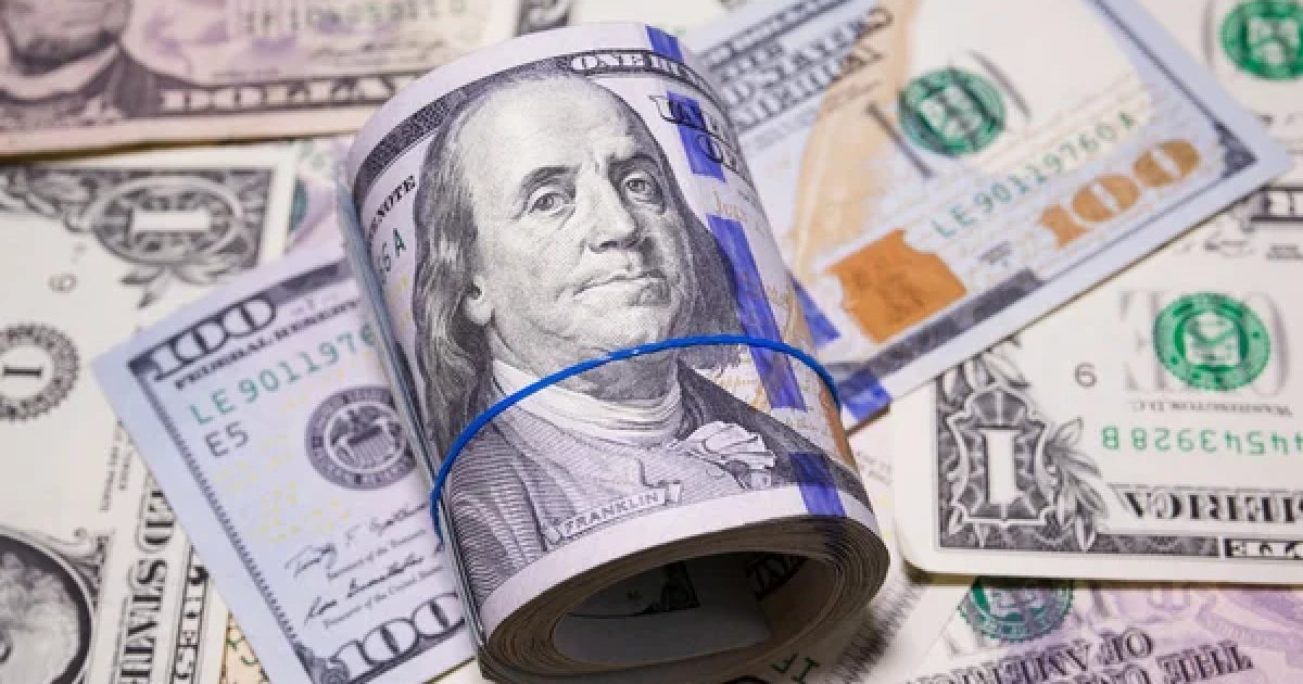 Україна отримує менше грошей від заробітчан: перекази впали ще на 7%